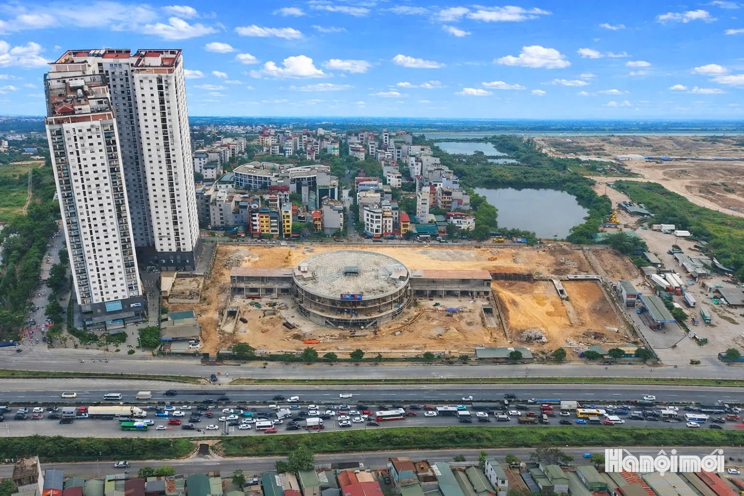 Bến xe hiện đại bậc nhất Thủ đô dần lộ hình hài