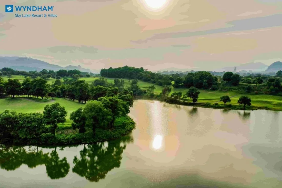 Biệt thự nghỉ dưỡng Wyndham Sky Lake Resort & Villas Chương Mỹ