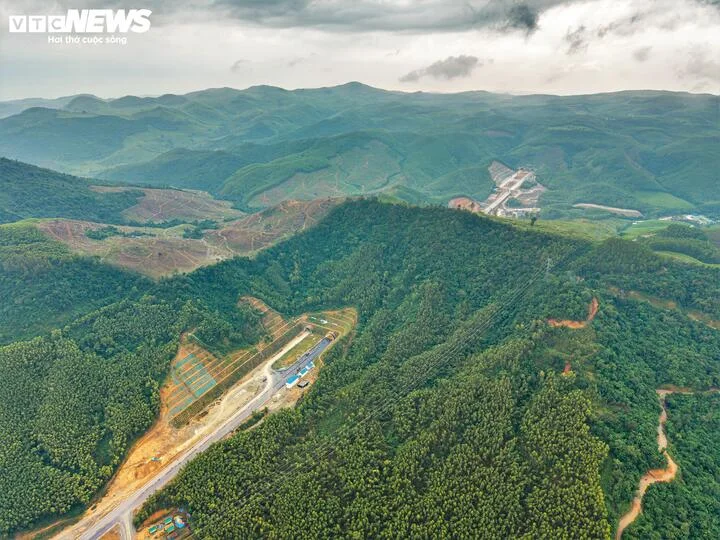 Cận cảnh hơn 200km cao tốc Quảng Ngãi đến Đắk Lắk hoàn thành vẫn 'nằm chờ'- Ảnh 9.
