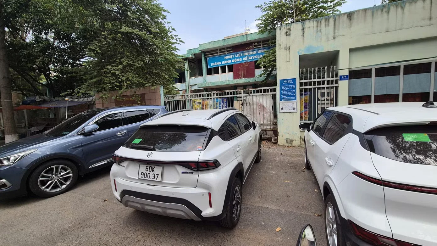 Cận cảnh nhiều trụ sở bỏ hoang, cỏ mọc um tùm... ở Đồng Nai- Ảnh 3.