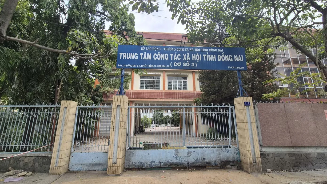 Cận cảnh nhiều trụ sở bỏ hoang, cỏ mọc um tùm... ở Đồng Nai- Ảnh 4.