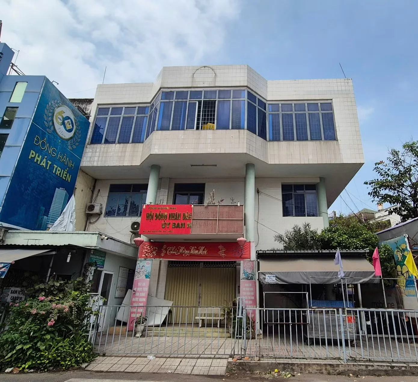 Cận cảnh nhiều trụ sở bỏ hoang, cỏ mọc um tùm... ở Đồng Nai- Ảnh 8.