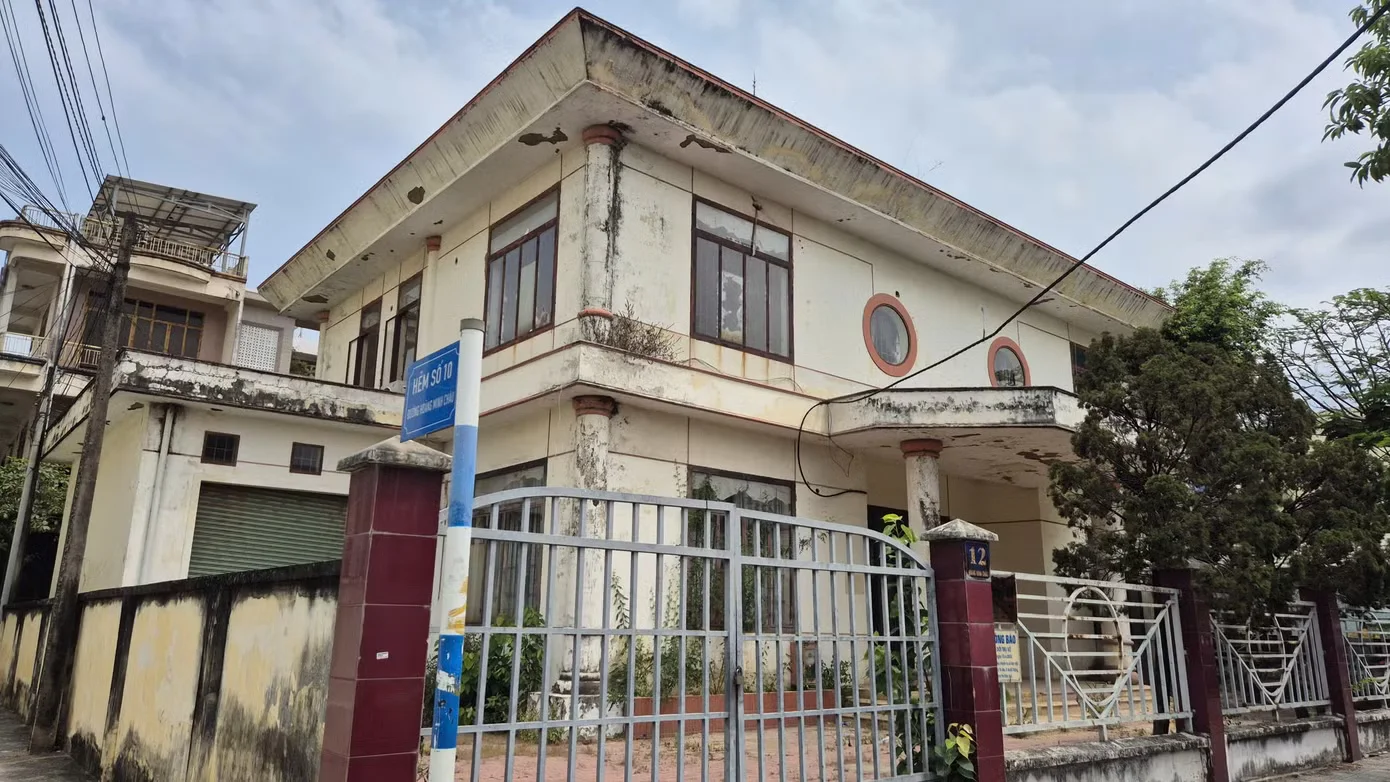 Cận cảnh nhiều trụ sở bỏ hoang, cỏ mọc um tùm... ở Đồng Nai- Ảnh 11.