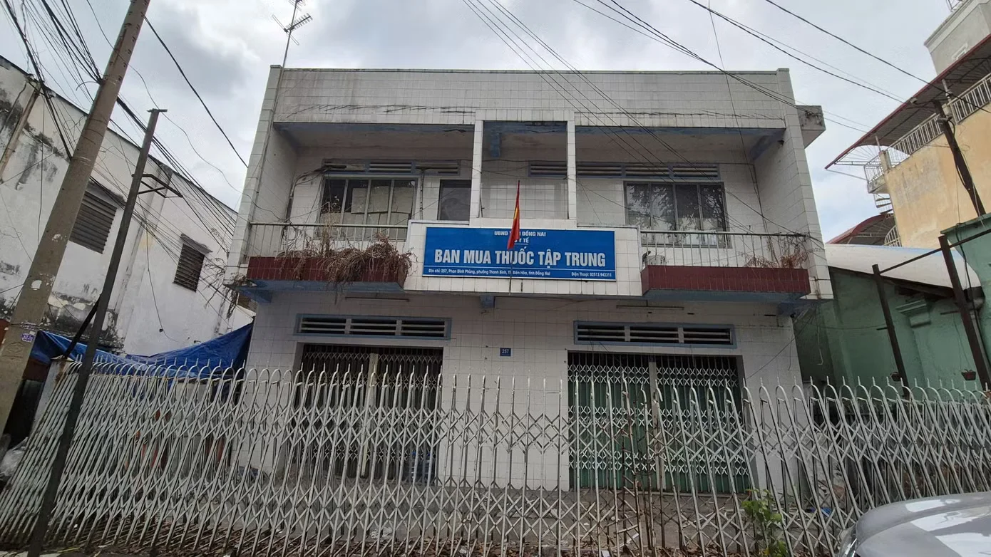 Cận cảnh nhiều trụ sở bỏ hoang, cỏ mọc um tùm... ở Đồng Nai- Ảnh 14.