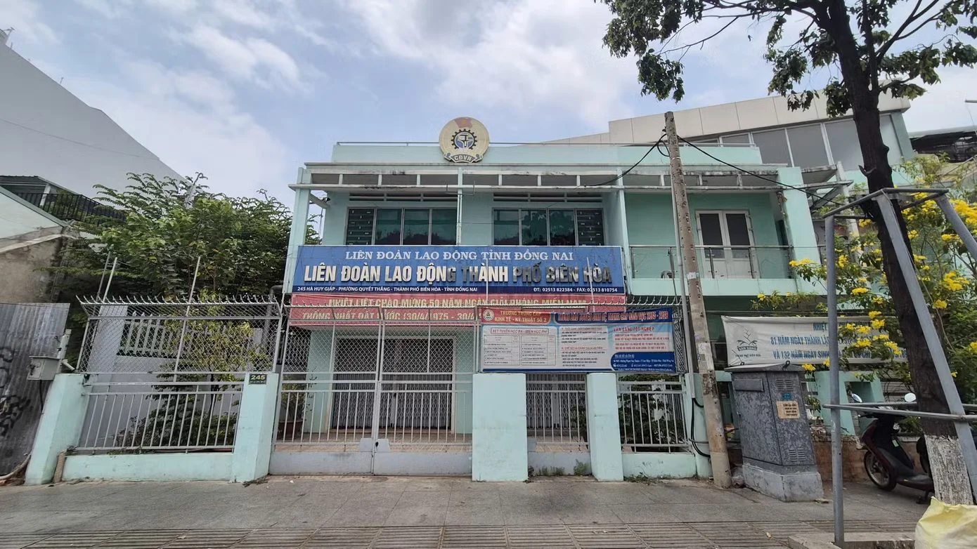 Cận cảnh nhiều trụ sở bỏ hoang, cỏ mọc um tùm... ở Đồng Nai- Ảnh 15.