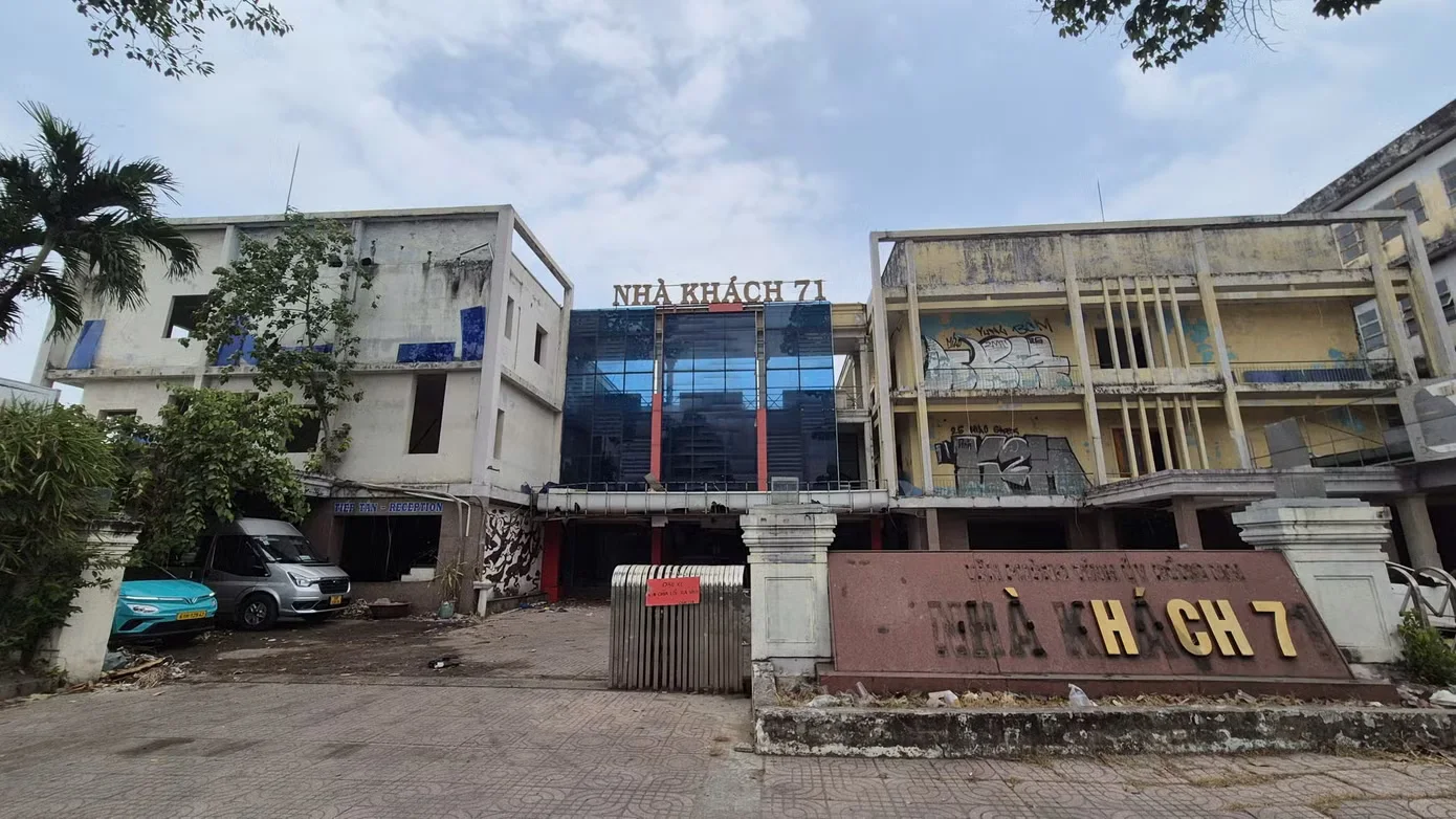 Cận cảnh nhiều trụ sở bỏ hoang, cỏ mọc um tùm... ở Đồng Nai- Ảnh 24.