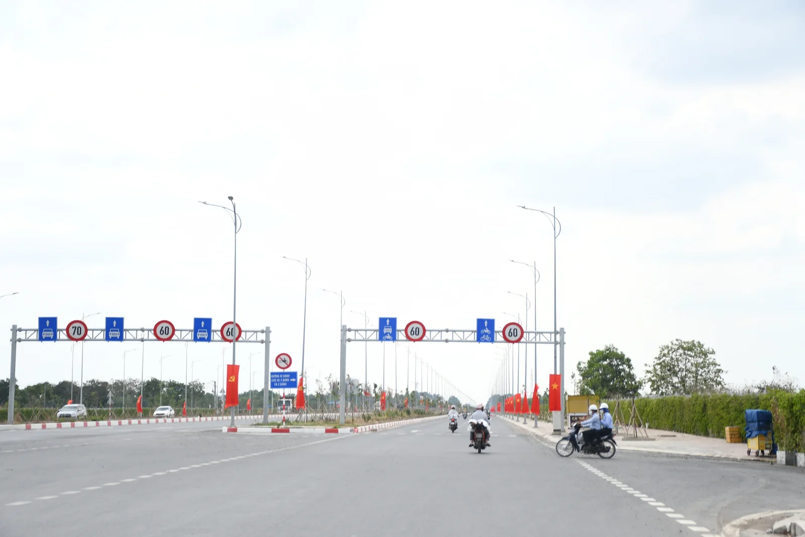 Cận cảnh đường 10 làn xe kết nối sân bay Long Thành với TPHCM - Ảnh 7.