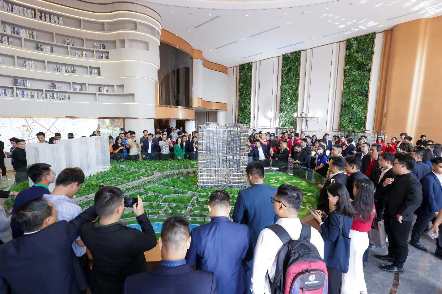 Chính thức khai trương Sales Gallery Khải Hoàn Imperial ngay mặt tiền Quốc lộ 13 - Ảnh 1. Chính thức khai trương Sales Gallery Khải Hoàn Imperial ngay mặt tiền Quốc lộ 13 - Ảnh 1.