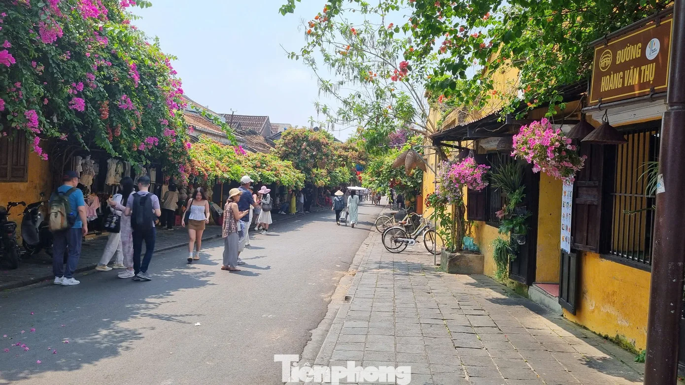Diện mạo 'lạ' của phố cổ Hội An trước giờ G ‘siết’ vỉa hè- Ảnh 2.