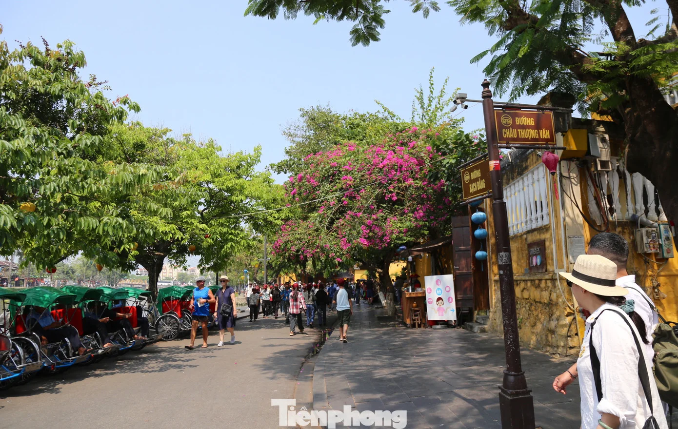 Diện mạo 'lạ' của phố cổ Hội An trước giờ G ‘siết’ vỉa hè- Ảnh 14.