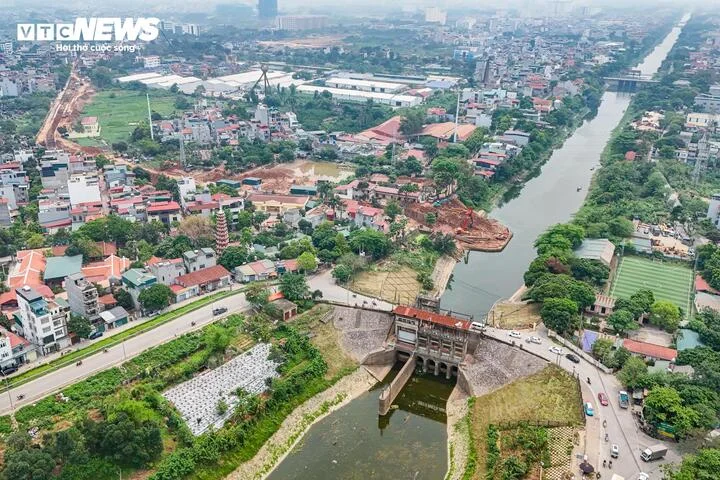 Hà Nội tăng tốc thi công kênh 920 tỷ đồng dẫn nước 'hồi sinh' sông Tô Lịch