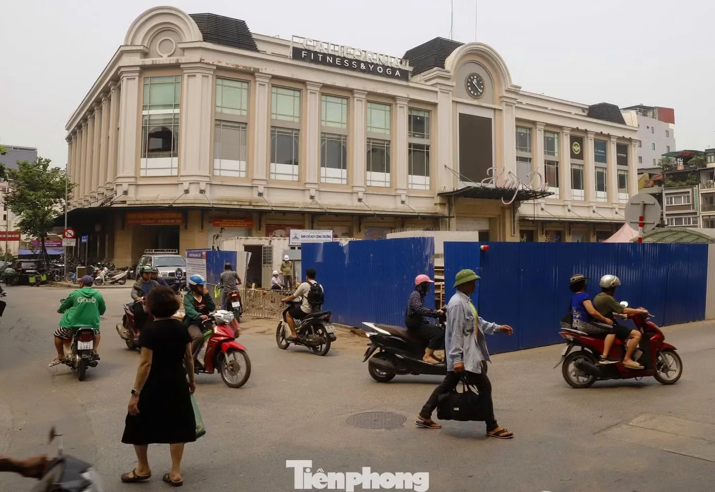 Khổ sở vượt 'đại công trường' chống ngập Hà Nội- Ảnh 12.