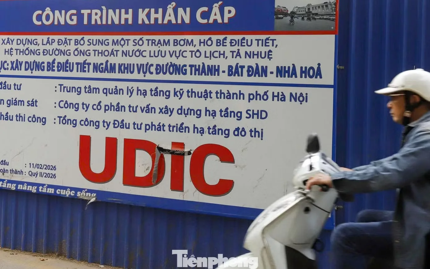 Khổ sở vượt 'đại công trường' chống ngập Hà Nội- Ảnh 13.