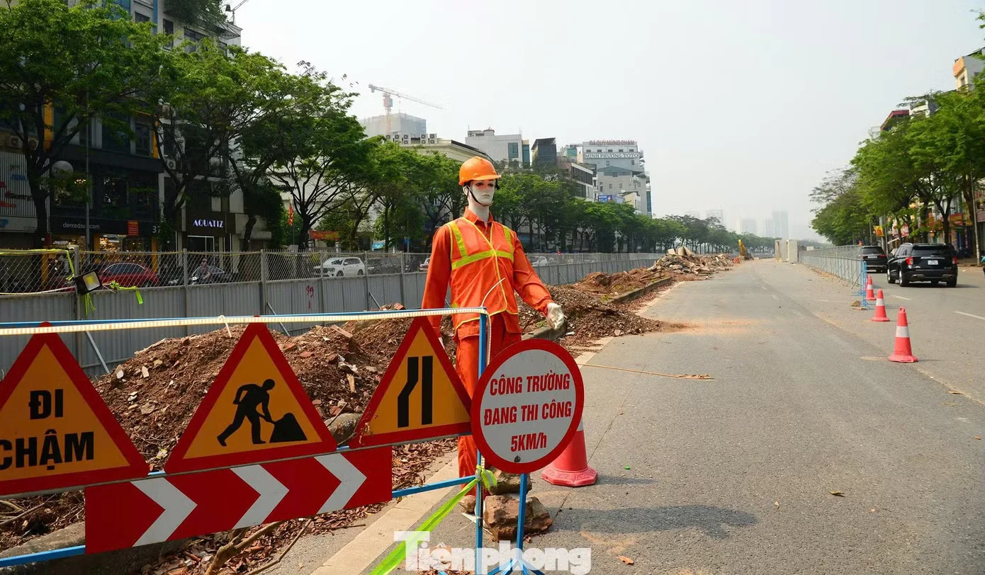 Khổ sở vượt 'đại công trường' chống ngập Hà Nội- Ảnh 14.