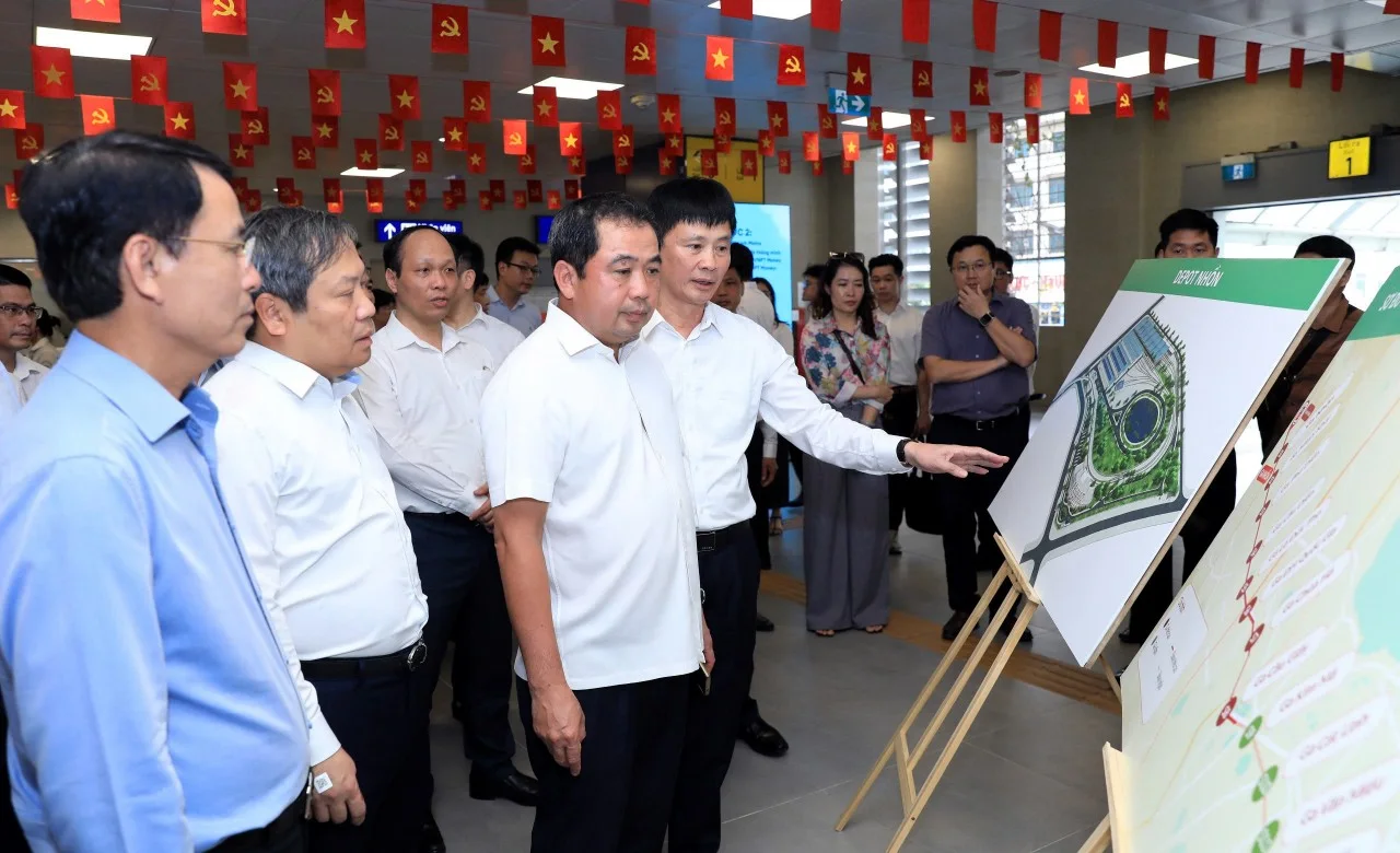 Lãnh đạo Hà Nội thị sát Metro Nhổn - Ga Hà Nội, thúc tiến độ ga ngầm S12