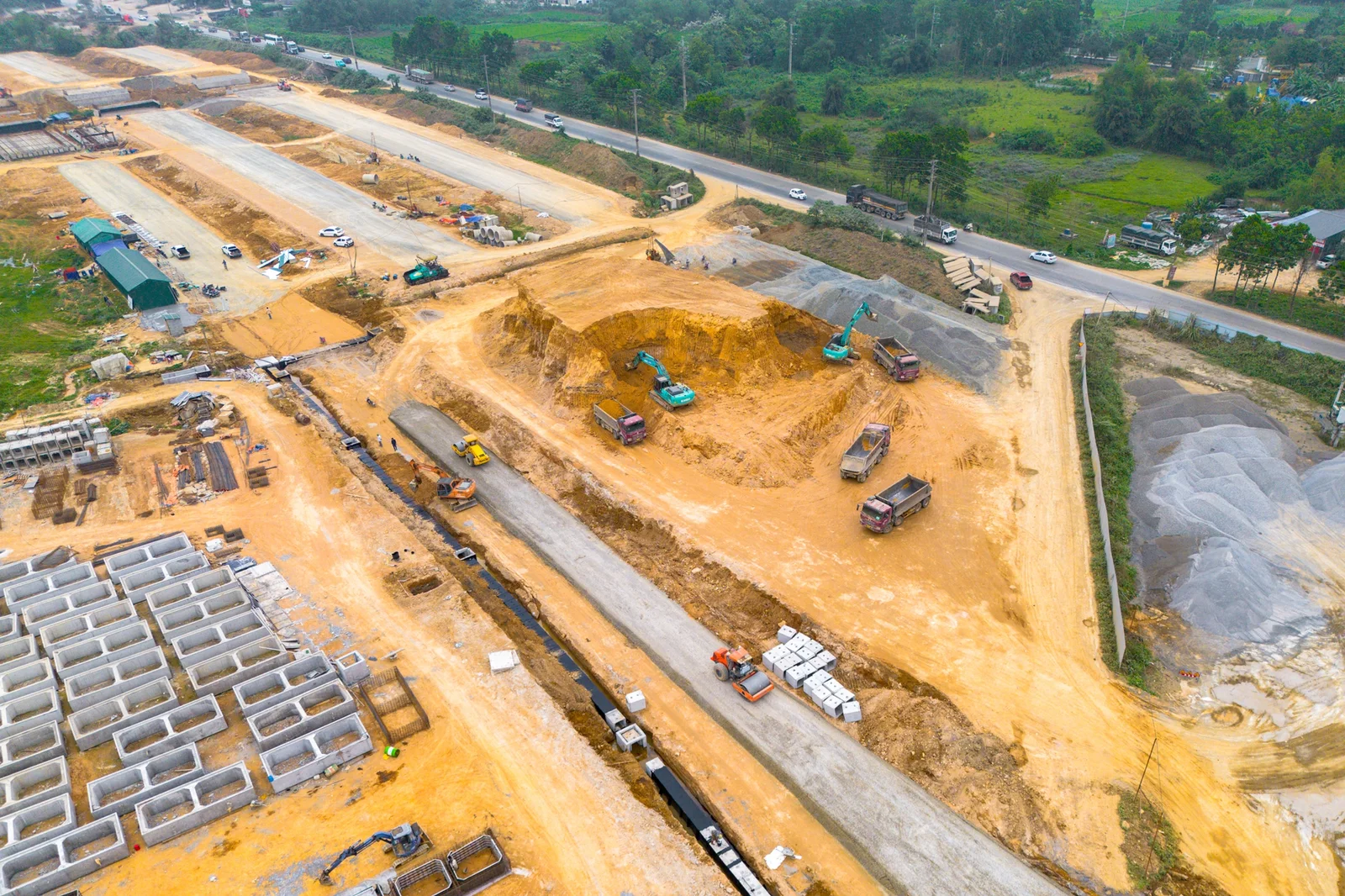 Toàn cảnh con đường rộng nhất Việt Nam, kết nối đại lộ dài nhất với đại học lớn nhất cả nước- Ảnh 4. Toàn cảnh con đường rộng nhất Việt Nam, kết nối đại lộ dài nhất với đại học lớn nhất cả nước- Ảnh 4.