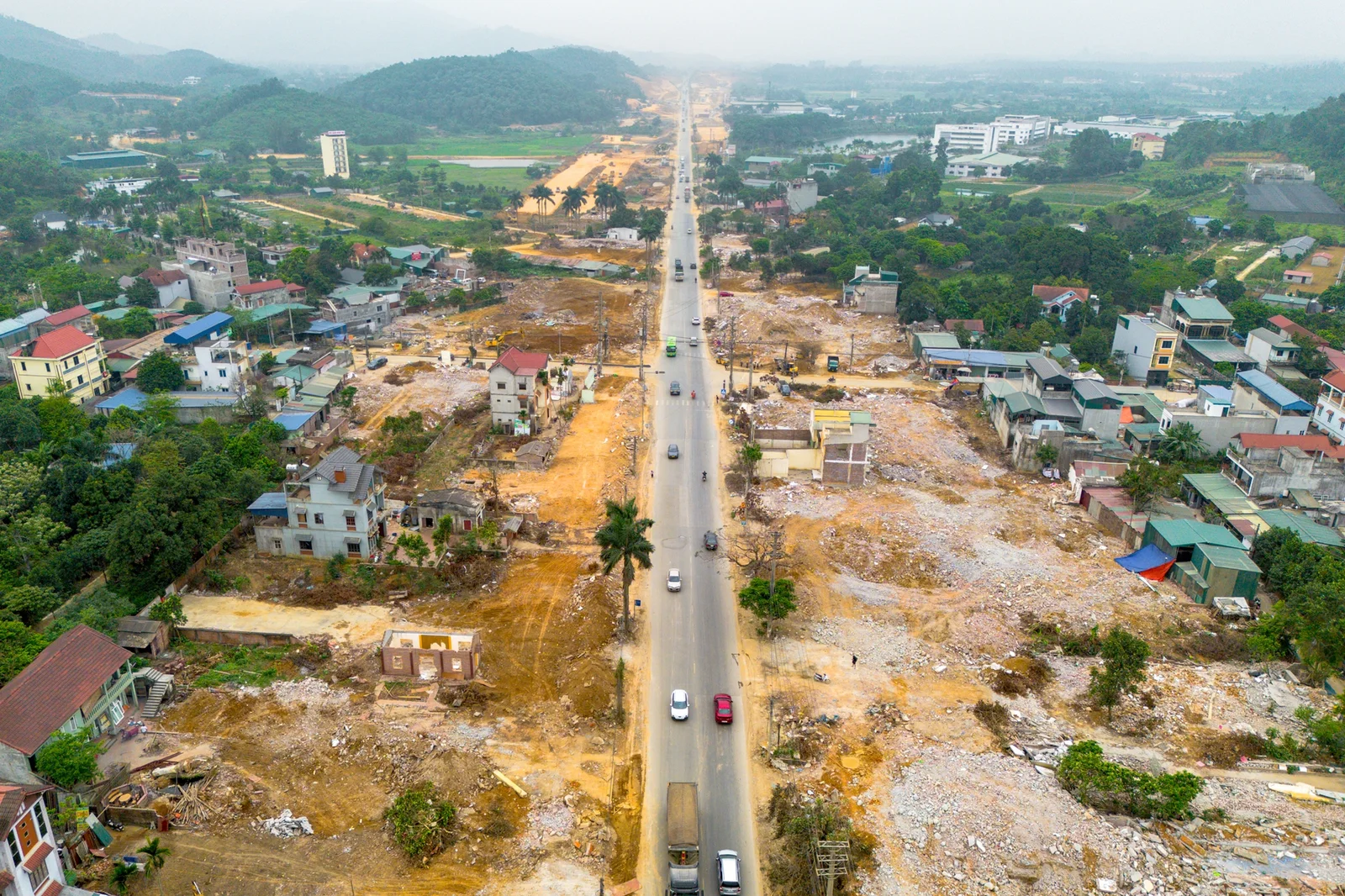 Toàn cảnh con đường rộng nhất Việt Nam, kết nối đại lộ dài nhất với đại học lớn nhất cả nước- Ảnh 7. Toàn cảnh con đường rộng nhất Việt Nam, kết nối đại lộ dài nhất với đại học lớn nhất cả nước- Ảnh 7.