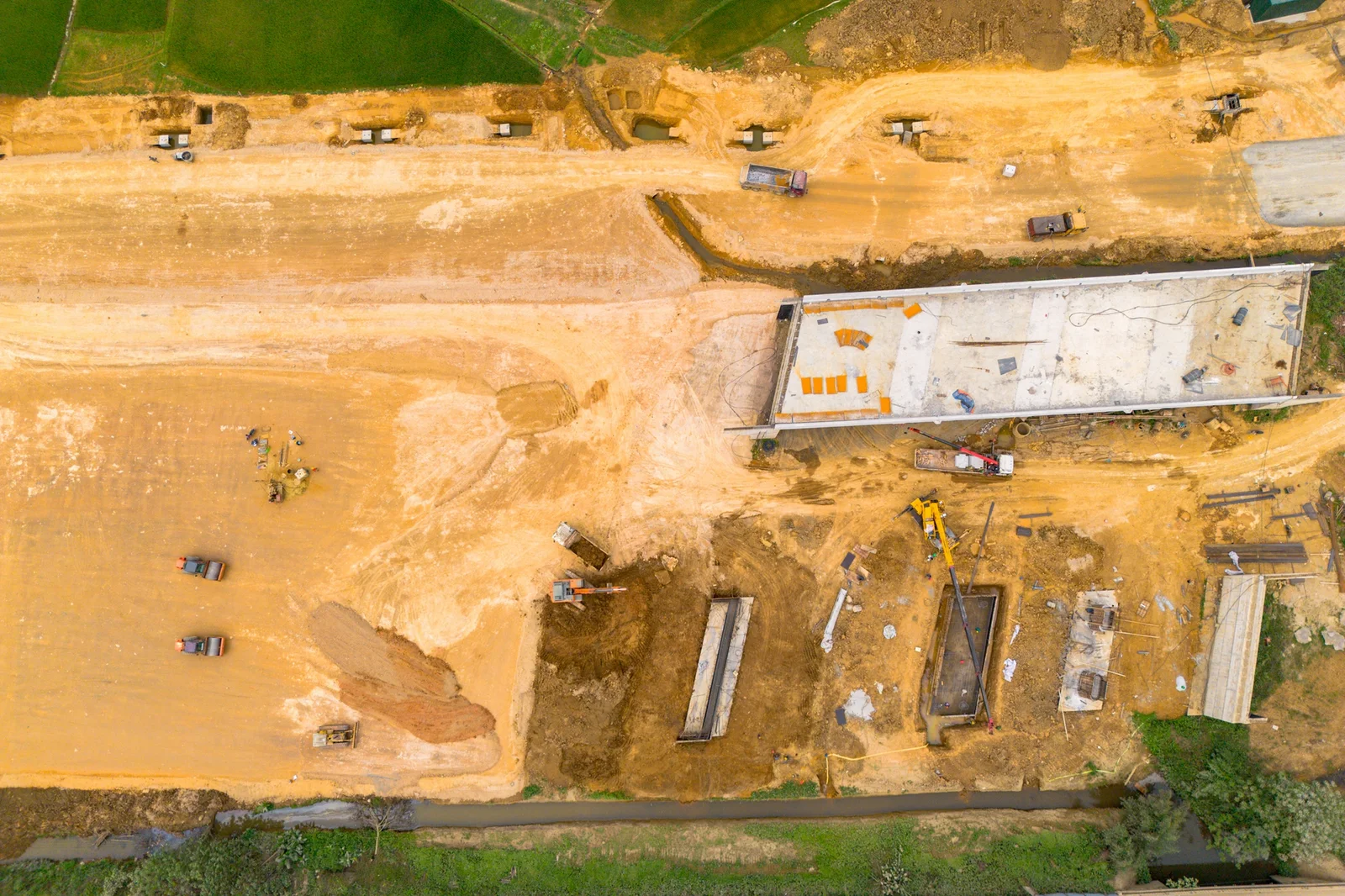 Toàn cảnh con đường rộng nhất Việt Nam, kết nối đại lộ dài nhất với đại học lớn nhất cả nước- Ảnh 11. Toàn cảnh con đường rộng nhất Việt Nam, kết nối đại lộ dài nhất với đại học lớn nhất cả nước- Ảnh 11.