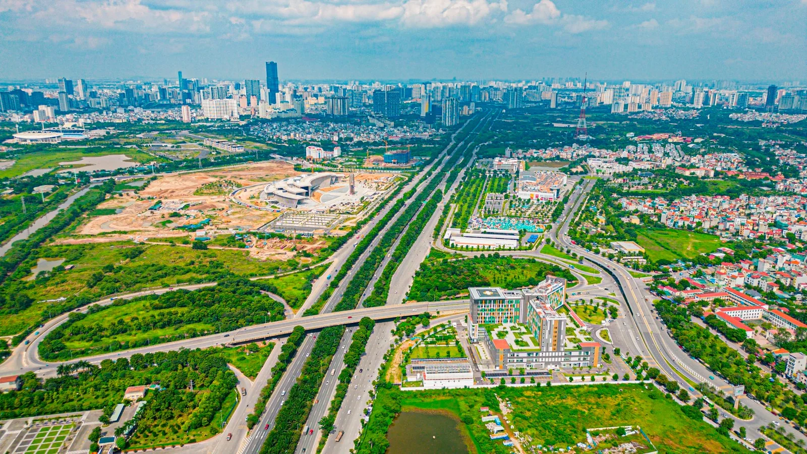 Việt Nam sở hữu một đại lộ rộng kỷ lục, quy mô 16 làn xe đẹp như Châu Âu, được khánh thành vào đúng dịp đặc biệt, cả trăm tòa chung cư bám dọc theo